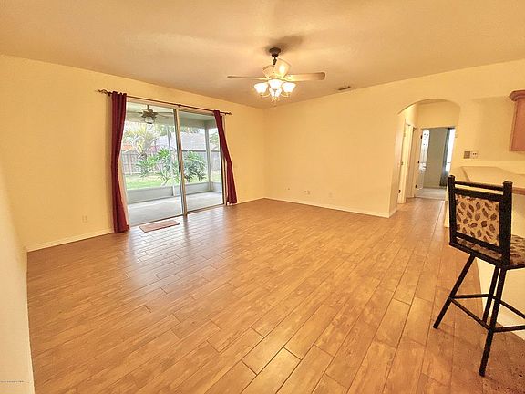 3rd image of 1358 Enclave Dr