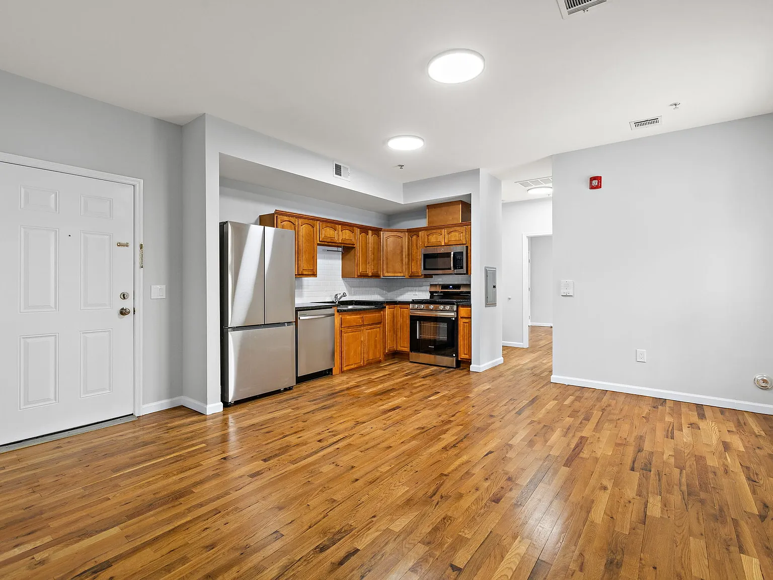 84-86 Astor Street — Photo 3