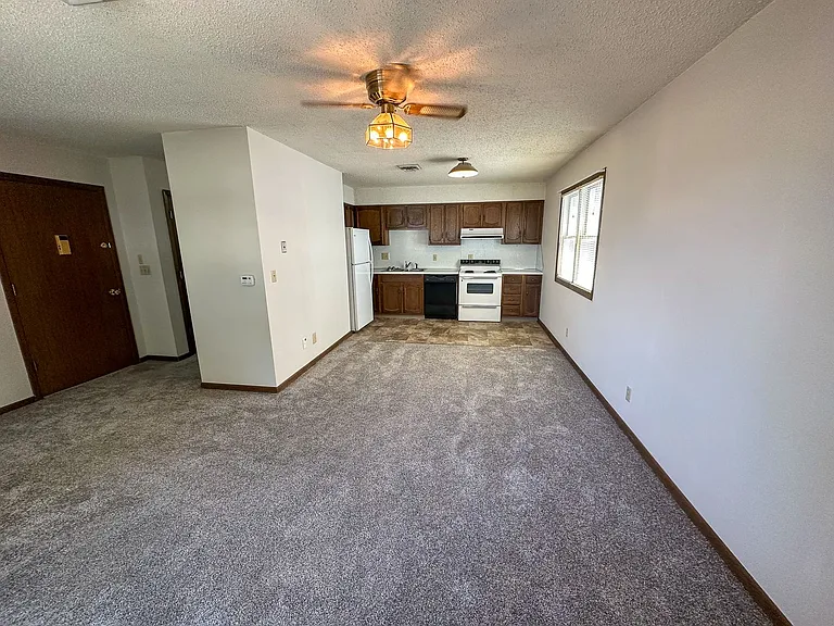 212 S Walnut Ave — Photo 9