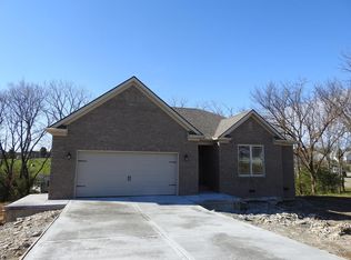 2333 Cedarwood Dr, Maysville, KY 41056