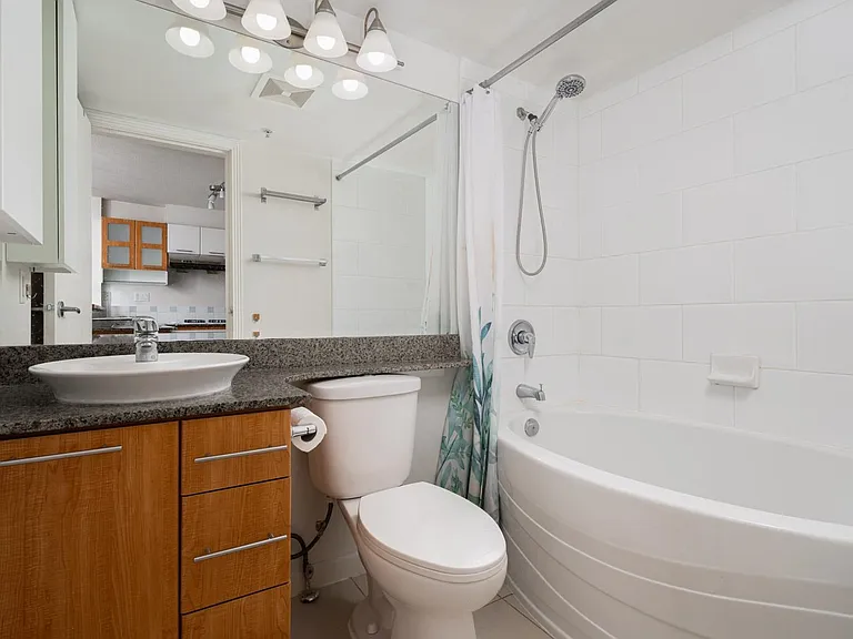 7831 Westminster Hwy #804 — Photo 10