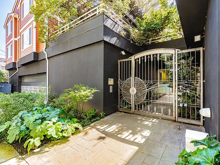 Madrona Court — Photo 18