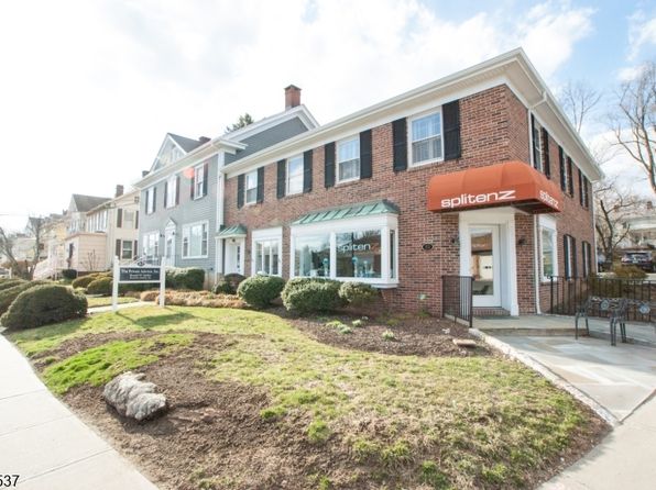 21 E Main St