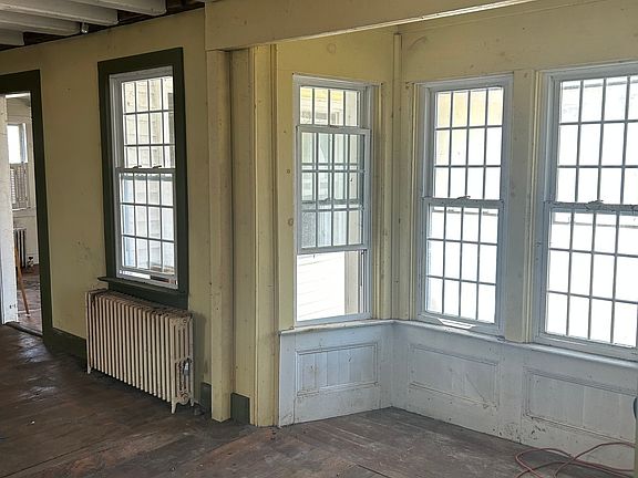 3rd image of 134 Sillimanville Road
