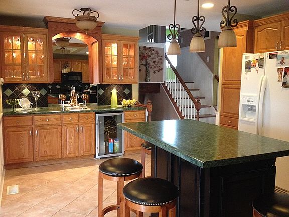 2nd image of 179 Lakeview Ct