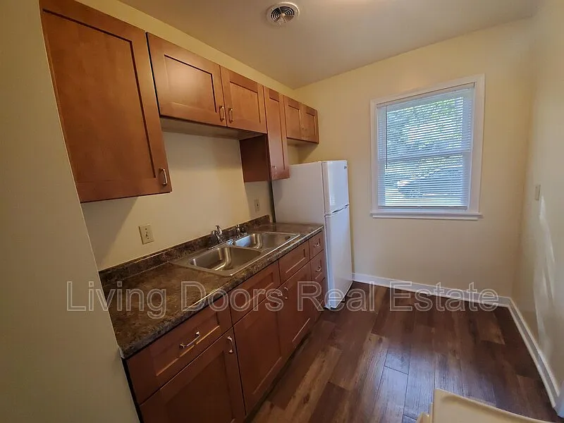 Building Photo - 353 S 47th St