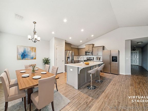 4th image of 2029 W Huntsville Pl