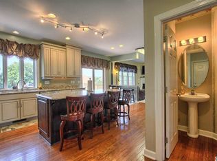 3 Marina Dr, Camp Hill, PA 17011