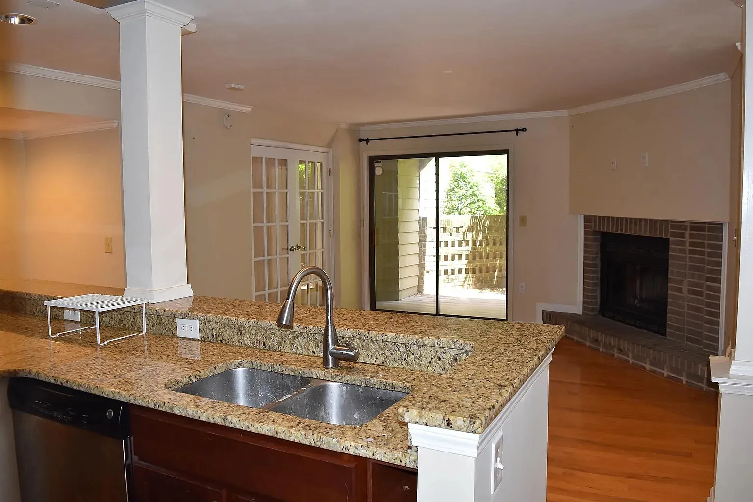 2 bed, 1106 sqft, $1,850 — Photo 2