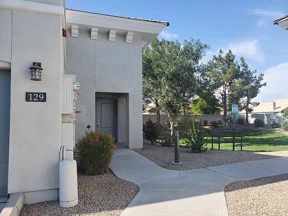 End Unit next to Greenbelt