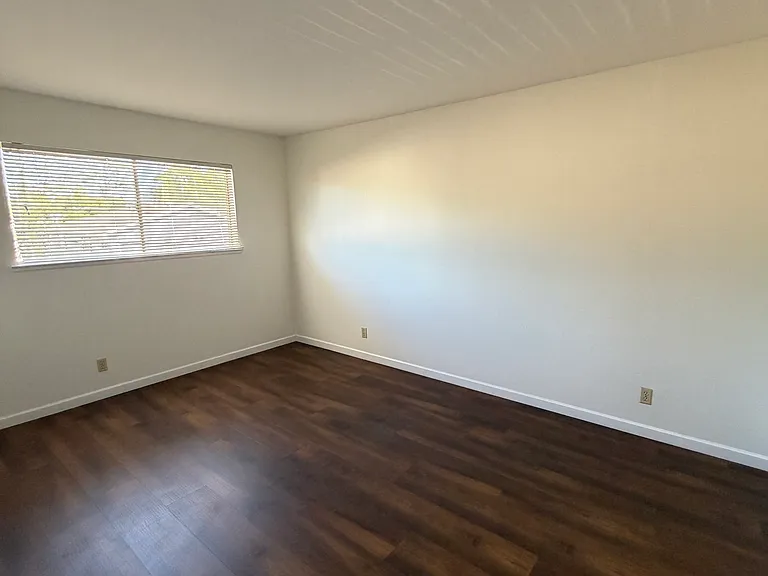 1576 Ontario Dr #14 — Photo 6