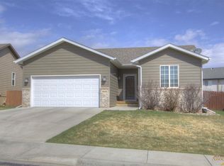 6645 Wellington Dr, Rapid City, SD 57702