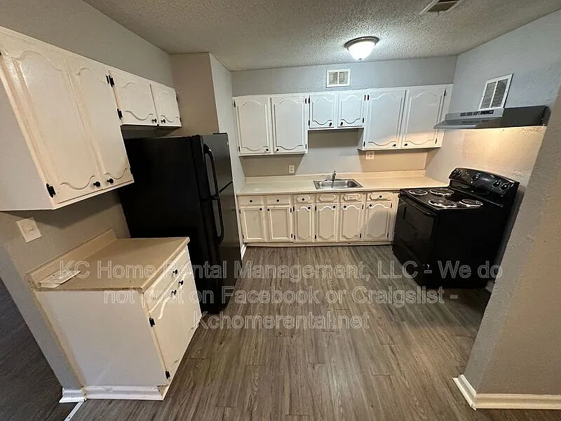 4 bed, 1.0 bath, 1200 sqft, $1,195 — Photo 4