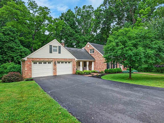 3rd image of 403 Ridgecrest Ln