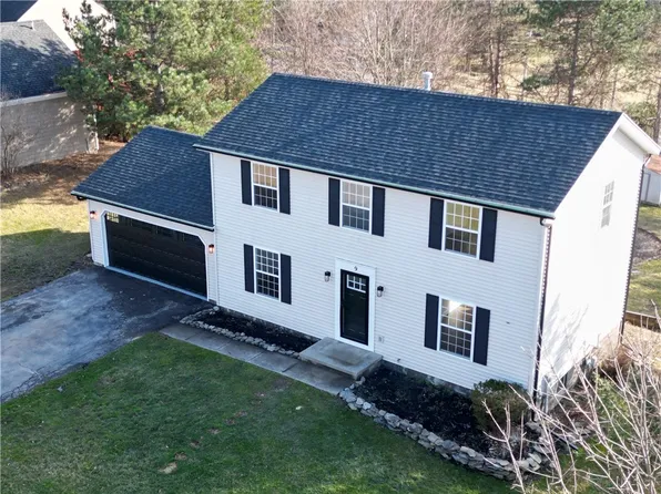 9 Old Meadow Ct, Livonia, NY 14487