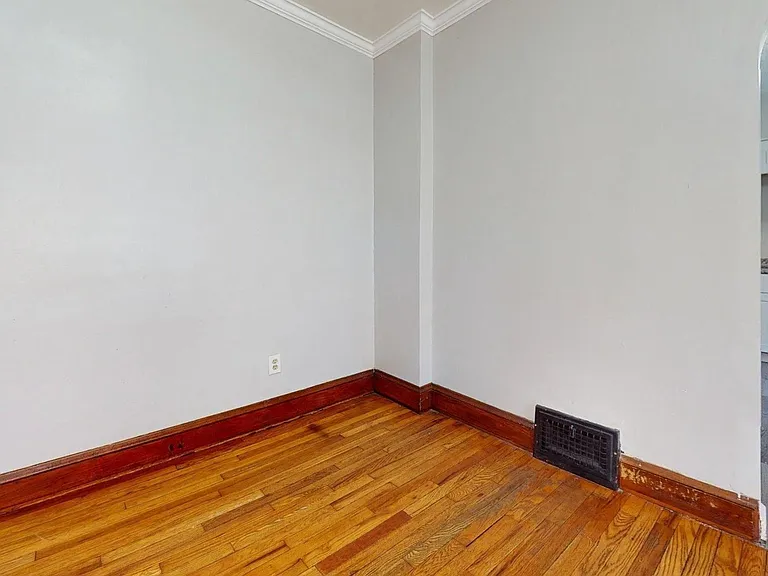 9715 Plymouth Ave — Photo 37
