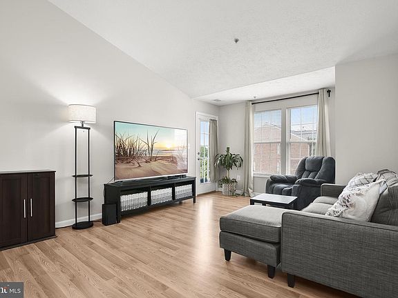 5th image of 689 Winding Stream Way Unit 301