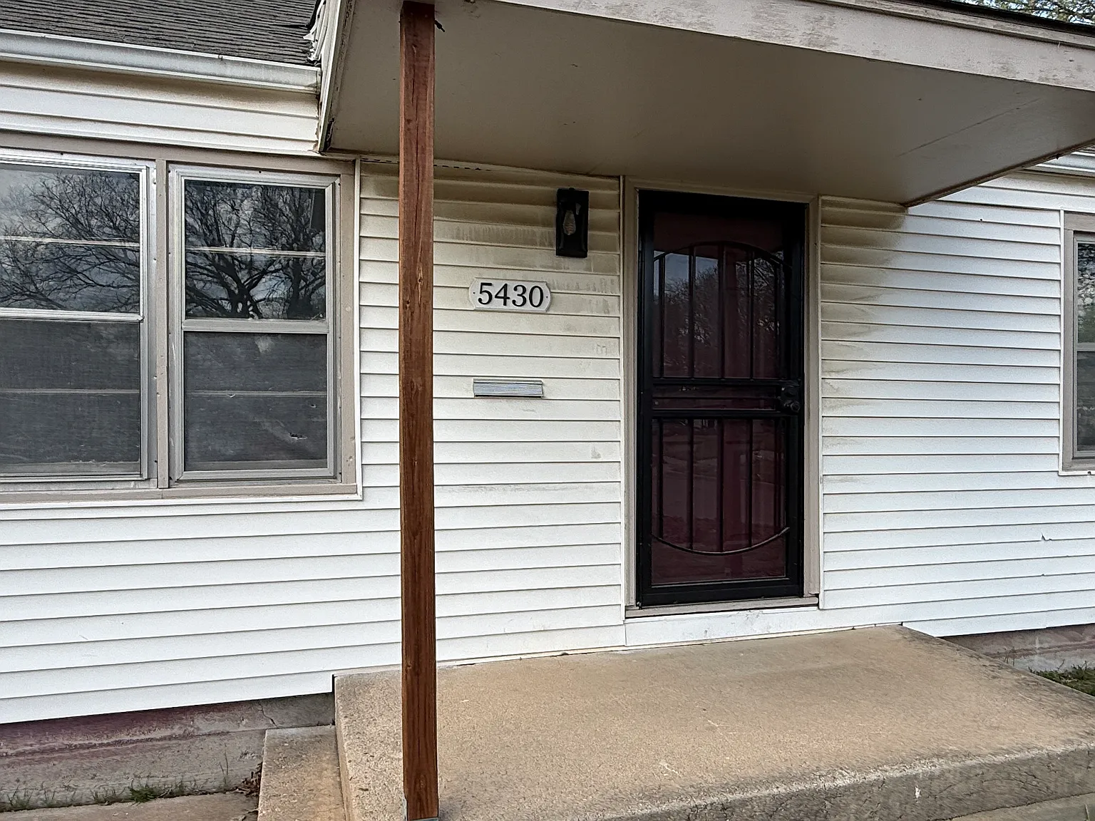 3 bed, 912 sqft, $1,250 — Photo 2