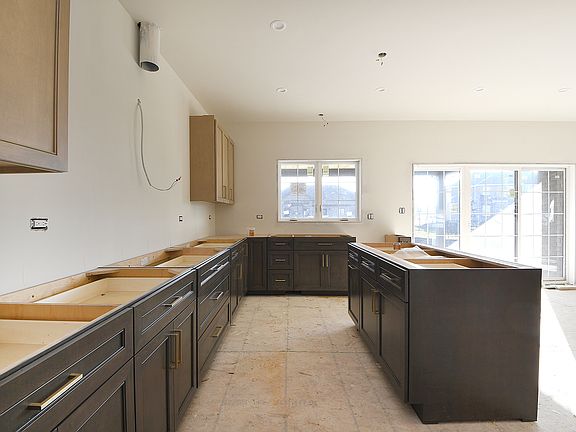 5th image of 22997 Lancaster Ct