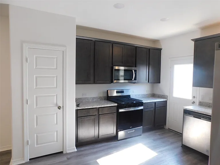 16658 Moss Ln — Photo 14
