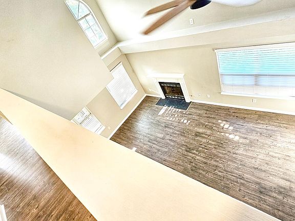 3rd image of 407 Reigh Ct