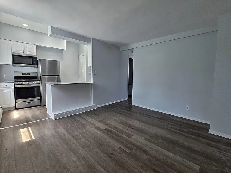 535 28th St #2 — Photo 2
