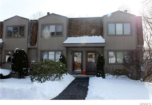 Street level entry into this lovely tri-level townhouse.