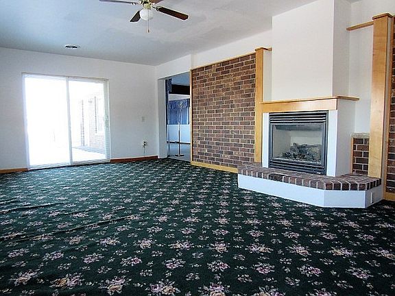 4th image of 648 Hillcrest Dr