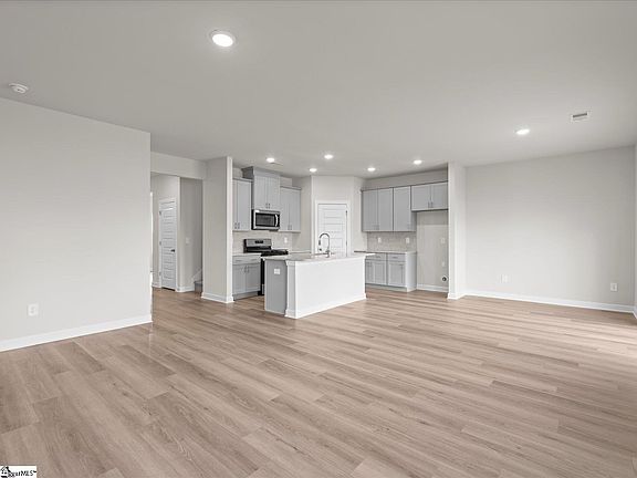 5th image of 106 Martel Dr