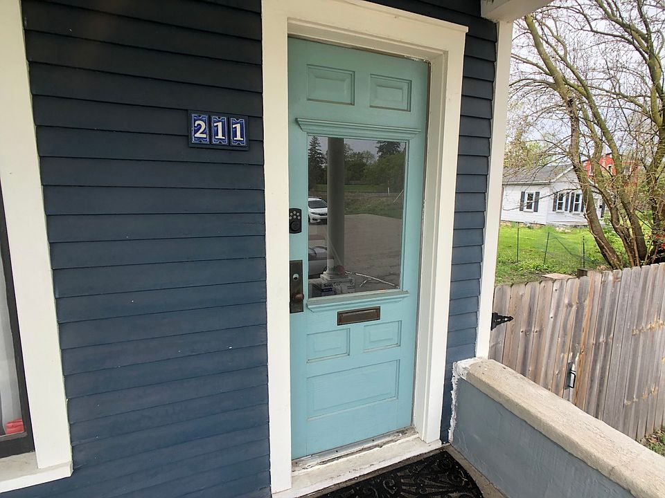 1st image of 211 N Park St