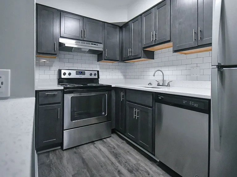 Tivoli Apartments — Photo 12