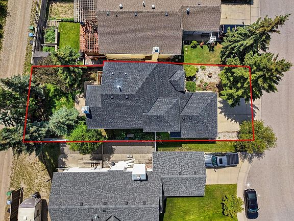 3rd image of 48 Millview Way SW