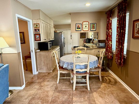 3rd image of 204 Mitchell St