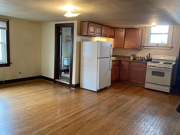 3rd image of 217 Highwood Ave