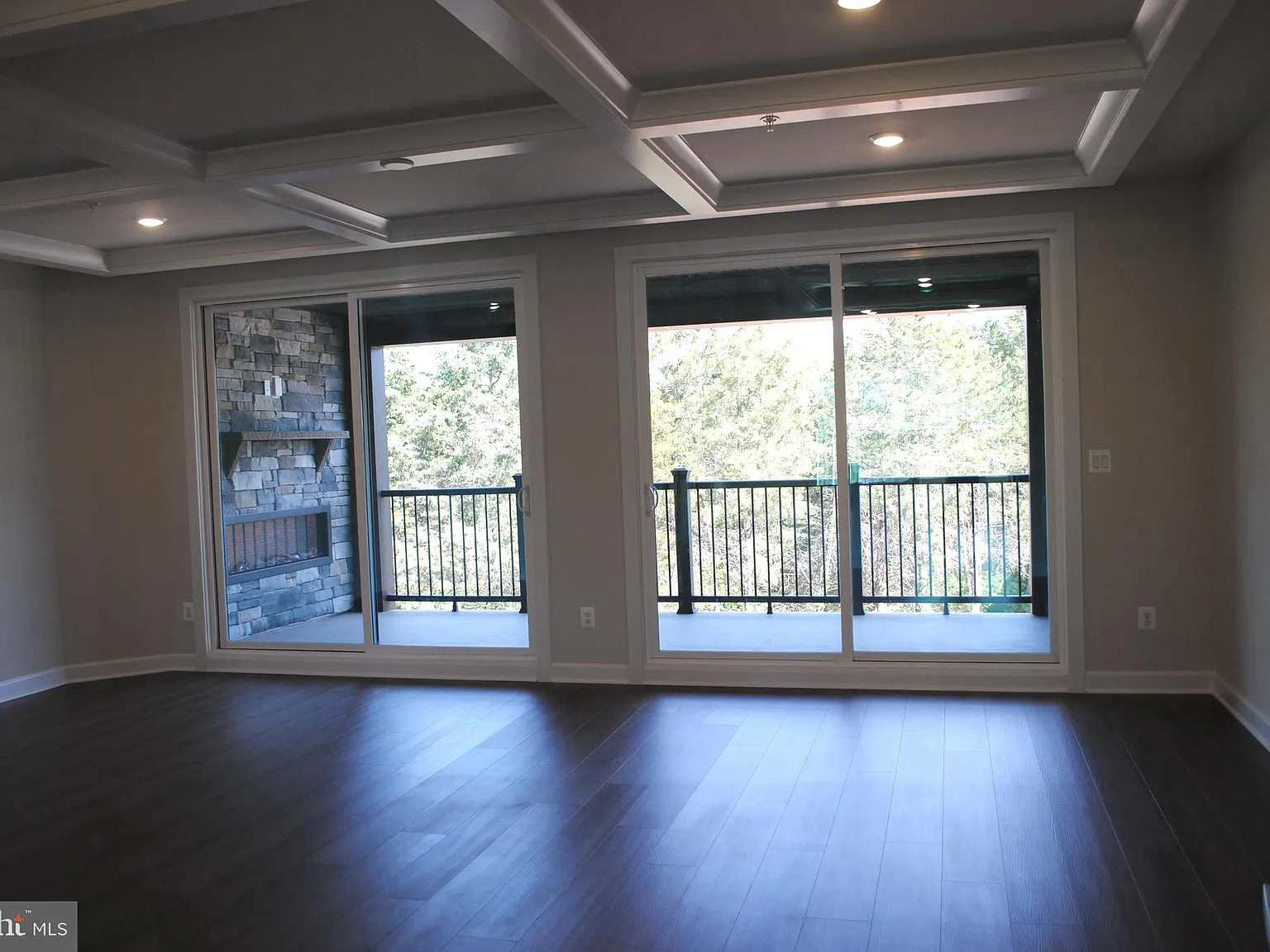 3 bed, 2.5 bath, 2498 sqft, $4,000 — Photo 3