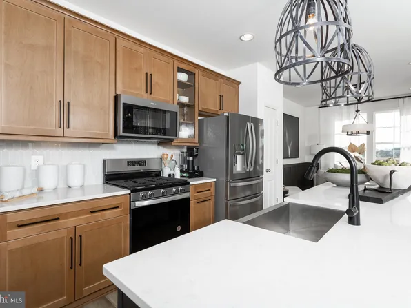 682 Newbury St, Charles Town, WV 25414