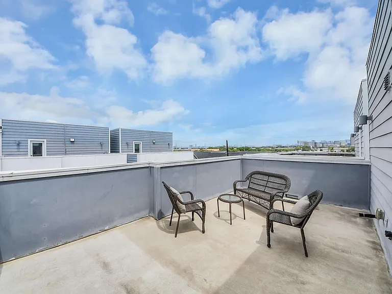 2116 Naomi St #C — Photo 35