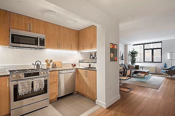 1st image of 210 E 39th St #1002