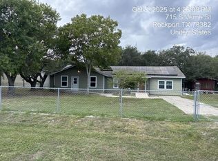 715 S Verne St, Rockport, TX 78382
