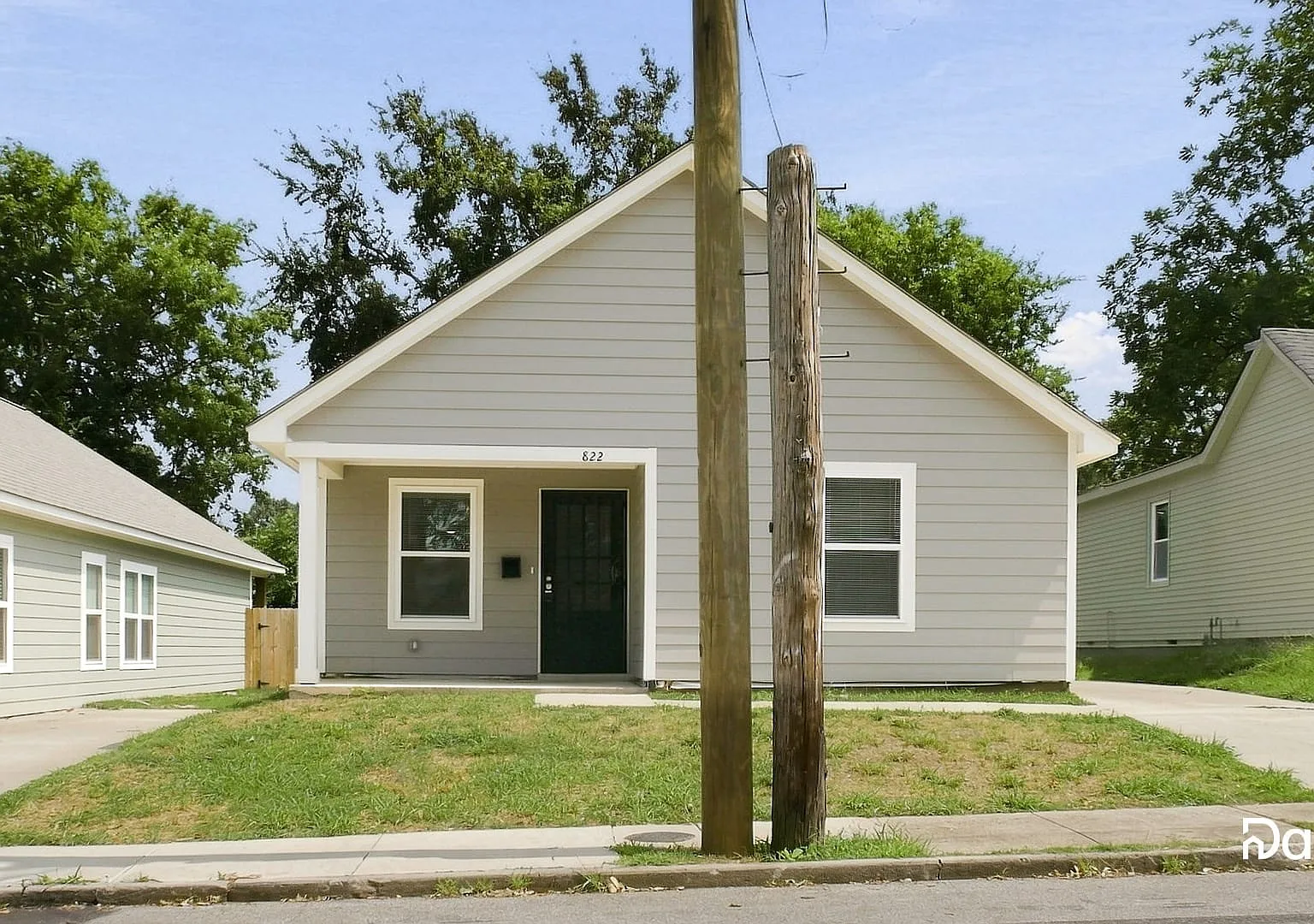 4 bed, 2.0 bath, 1376 sqft, $1,310 — Photo 1
