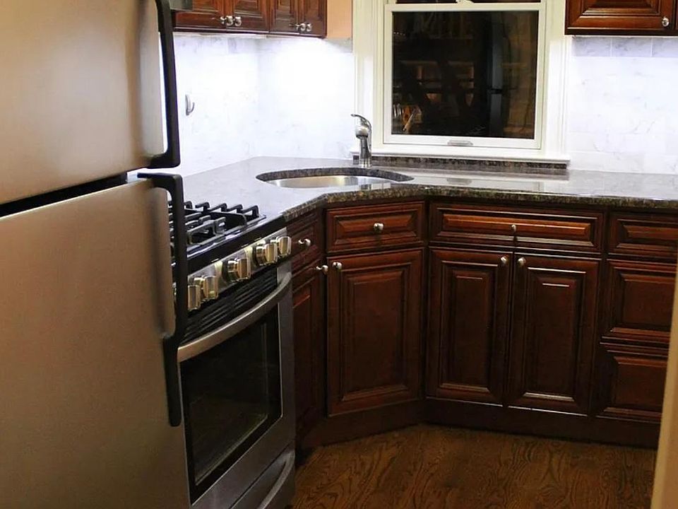 1st image of 352 Palmer Ave Floor 2