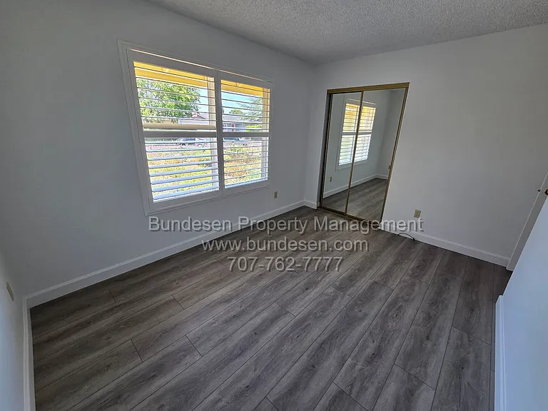 5266 Evonne Ave — Photo 10