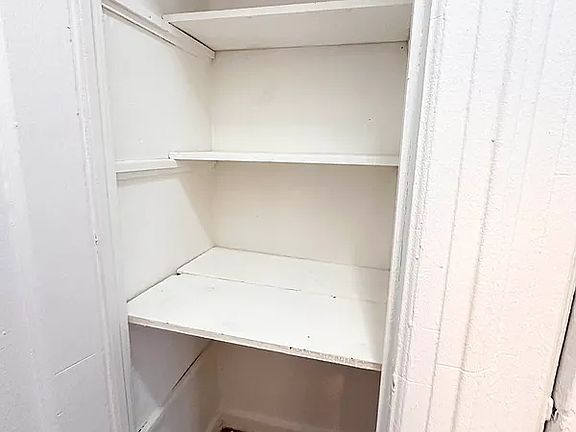 4th image of 41-25 44th St APT E8