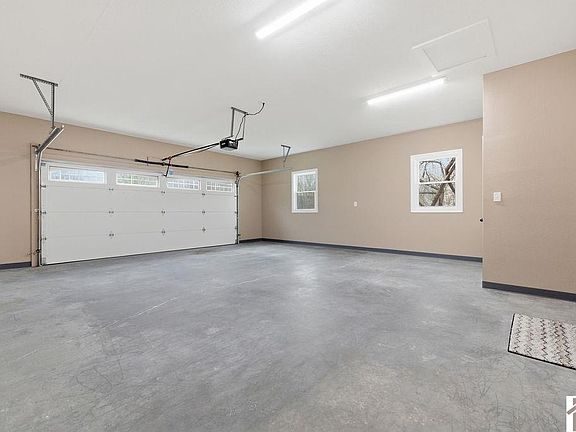 5th image of 5950 Oaks Rd