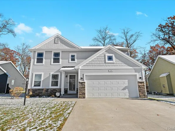 220 Laura Ln, Linden, MI 48451