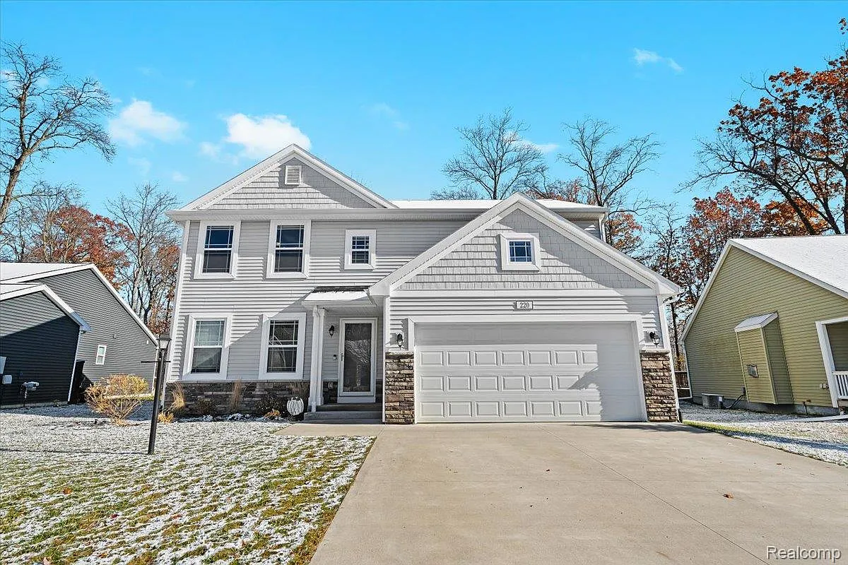 220 Laura Ln photo 1