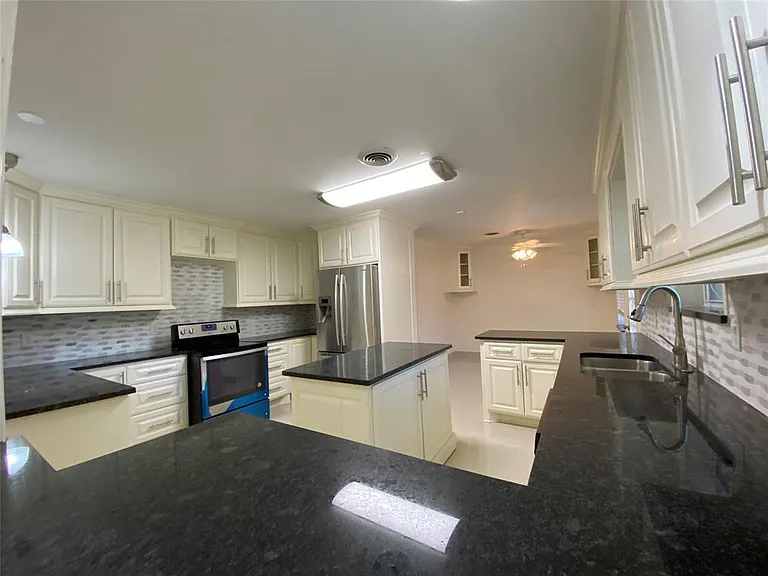 4318 Breakwood Dr — Photo 5