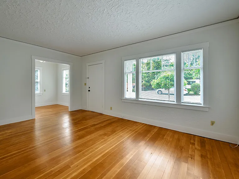 1430 Mercy St — Photo 4
