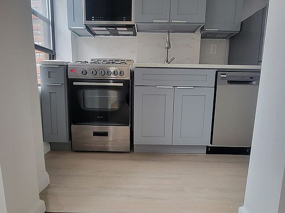 2nd image of 201 E 36th St APT 6D