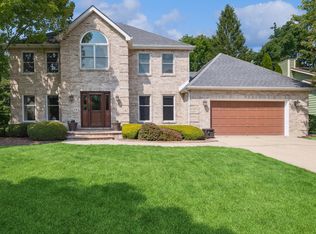 135 Parker Dr, Grayslake, IL 60030